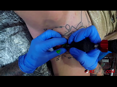 ❤️ La bomba Sully Savage, molt tatuada, es va tatuar al clítoris ☑ Fota al porno ca.flvporn.ru ☑